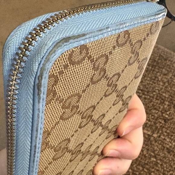 Gucci Tan and Light Blue Monogram Wallet - Picture 6 of 11